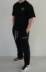 zwarte fitness outfit heren t shirt en joggingbroek moderne gym kleding set